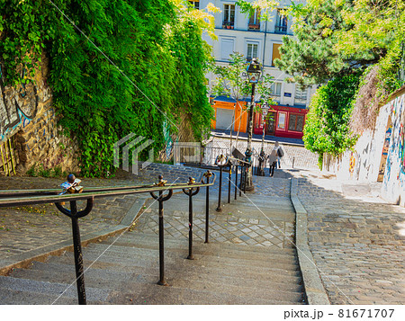 パリの街角　モンマルトル 81671707