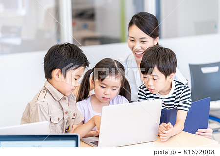 IT教育　撮影協力：中央工学校附属日本語学校 81672008