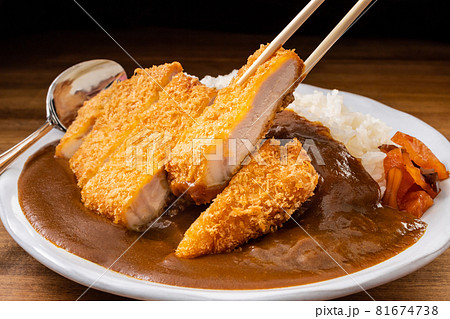 カツカレーのトンカツ 81674738