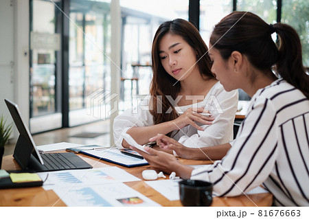 Brainstorming at office briefing concept. Group of Business woman explaining analysis at the meeting startup work Brainstorming at office briefing concept. Group of Business woman explaining analysis at the meeting startup work 81676663