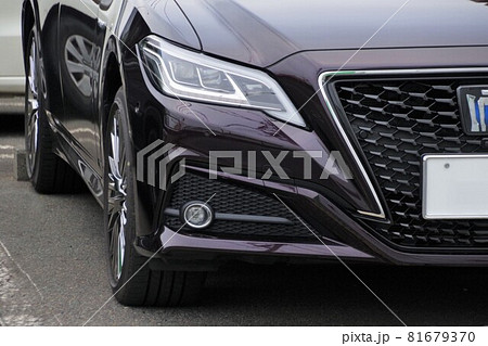 自動車イメージ　トヨタ15代目クラウンのフロントマスク 81679370