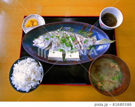 沖縄の料理　魚のマース煮（塩煮） 81680386