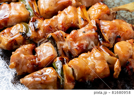 焼鳥、ねぎま(たれ焼き)。 焼鳥、ねぎま(たれ焼き)。 81680958