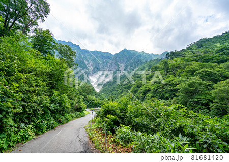 【群馬県】 谷川岳 一の倉沢の風景 81681420