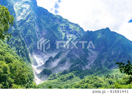 【群馬県】 谷川岳 一の倉沢の風景 81681441