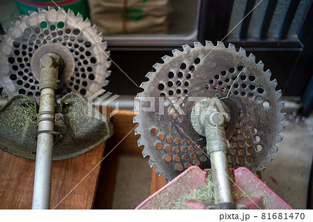 草刈り機の刃 81681470