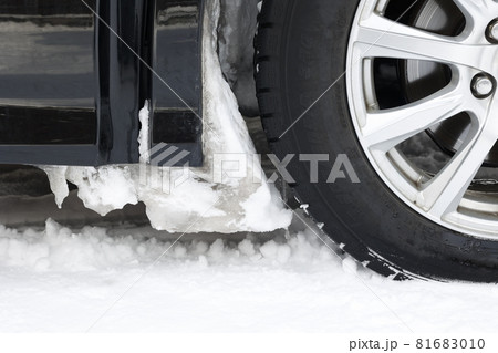 タイヤハウス内の氷 タイヤハウス内の氷 81683010