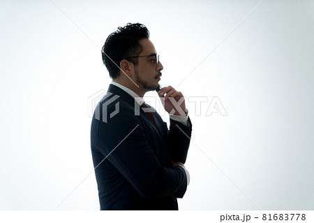 男性 ビジネス 横顔 中東系 男性 ビジネス 横顔 中東系 81683778