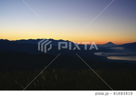 高ボッチ山からの富士山と諏訪湖 81683819