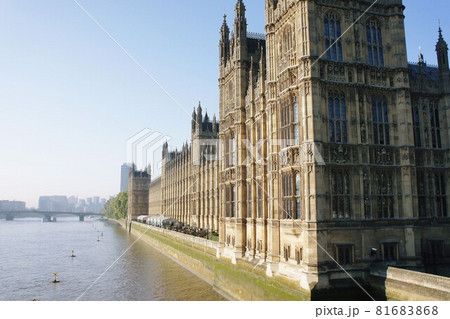 ロンドン市内の初秋の風景 81683868