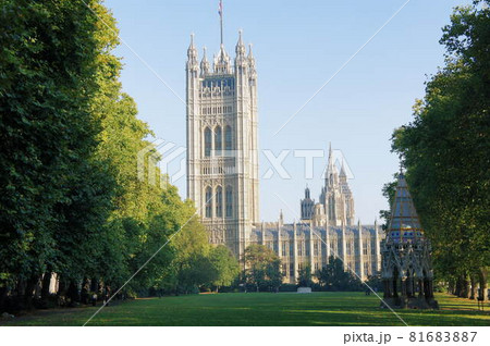 ロンドンの初秋の風景 81683887