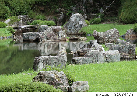 晩夏に佇む山口常栄寺雪舟庭の風景 81684478