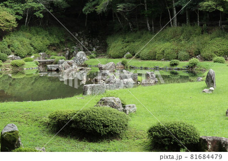 晩夏に佇む山口常栄寺雪舟庭の風景 晩夏に佇む山口常栄寺雪舟庭の風景 81684479