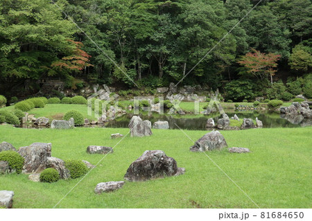 晩夏に佇む山口常栄寺雪舟庭の風景 晩夏に佇む山口常栄寺雪舟庭の風景 81684650