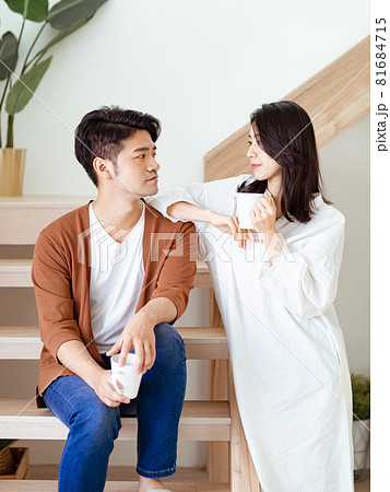 男 男の人 男性 81684715