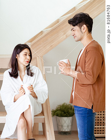 男 男の人 男性 81684763