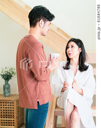 男 男の人 男性 81684786