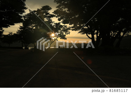 川 河 湖 81685117