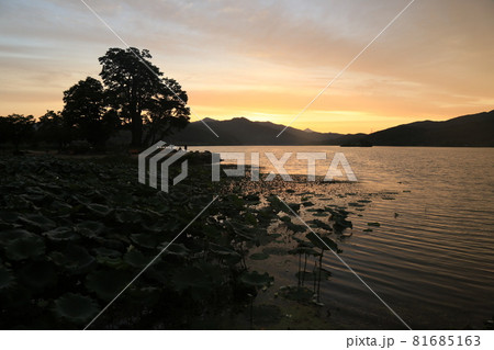 川 河 湖 81685163