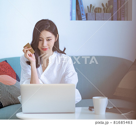 ノートパソコン ラップトップ PC 81685463