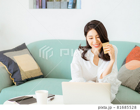 ノートパソコン ラップトップ PC 81685528