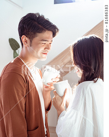 飲酒 飲む 女子 81686383