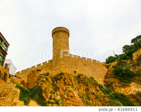 View of ancient fortress in Tossa de mar. Costa Brava, Spain 81686911