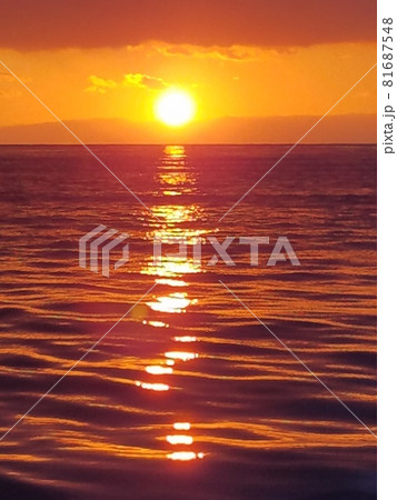 元旦の神奈川県藤沢市の江ノ島大橋から眺める新春初の夕陽【1月】 元旦の神奈川県藤沢市の江ノ島大橋から眺める新春初の夕陽【1月】 81687548