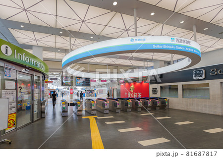 西武新宿駅の自動改札 81687817