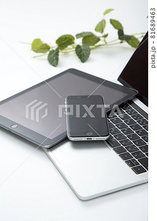 デバイス パソコンとスマホとタブレット デバイス パソコンとスマホとタブレット 81689463