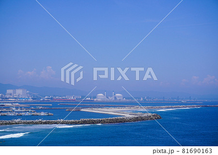 高台から望む相馬港と松川浦新漁港、天然ガス発電所 81690163