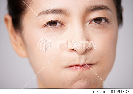 ミドル女性　ビューティー 81691333