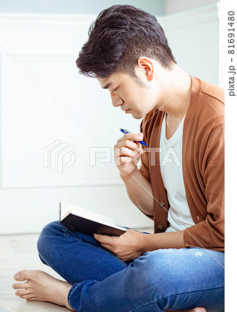 男 男性 男の人 81691480