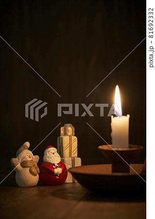 キャンドルナイト　クリスマスイメージ  81692332