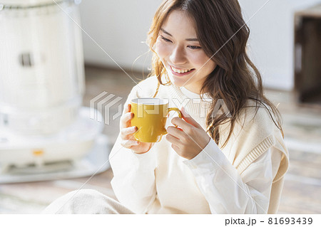 若い女性　ライフスタイル 81693439