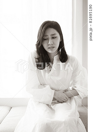 腹痛 胃痛 女性達 81695190