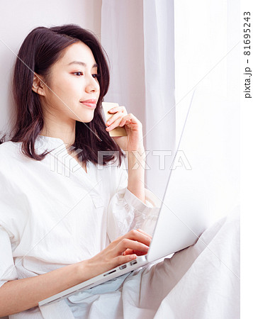 ノートパソコン ラップトップ PC 81695243