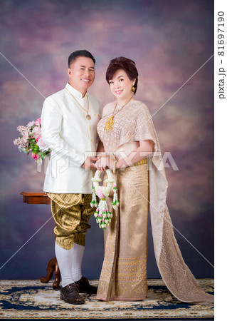 Old couple in Thai national costume 81697190