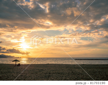 夕日ヶ浦海岸の夕陽 夕日ヶ浦海岸の夕陽 81703190