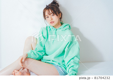 パーカー女子 81704232