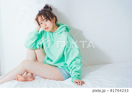 パーカー女子 パーカー女子 81704233