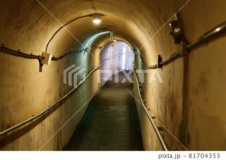旧海軍司令部壕に続くトンネル 旧海軍司令部壕に続くトンネル 81704353