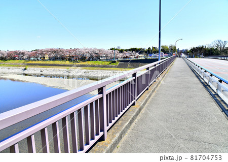 睦橋／多摩川より拝島駅方面を望む(東京都福生市)【2020.4】 81704753