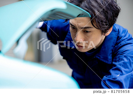 車検 男性 整備 車検 男性 整備 81705658