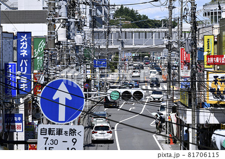 日本の鎌倉都市景観 大船駅前などを望む（混雑する電線） 81706115