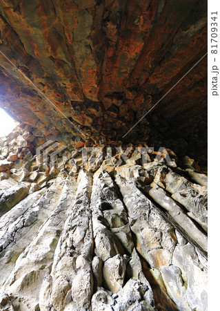 滝 崖 洞窟 81709341