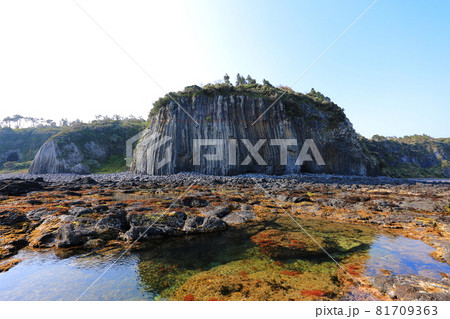 滝 海岸 洞窟 81709363