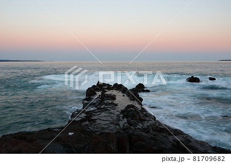 海岸 海 夕焼け 81709682