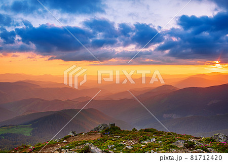 Amazing mountain landscape 81712420