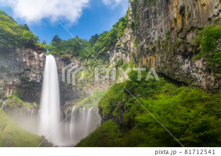 栃木県日光市　華厳の滝 81712541